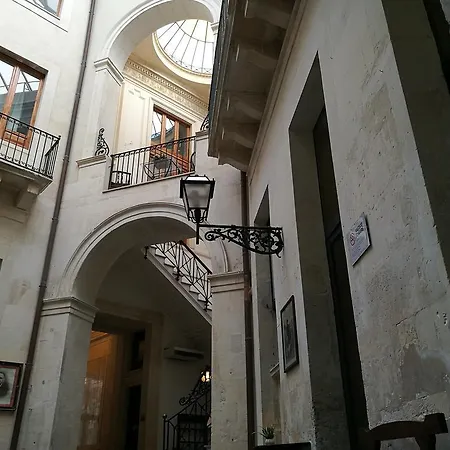 Palazzo Giaraca Hotel 3*