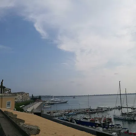 Palazzo Giaraca Отель 3*