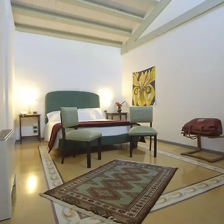 Palazzo Giaraca 3*
