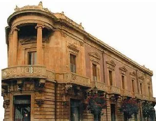 Palazzo Giaraca 3*